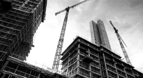 Construcción con Grúa